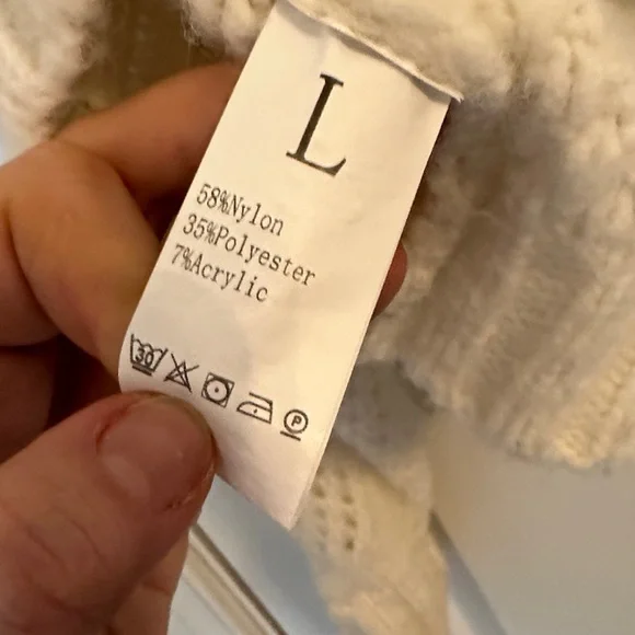 Elegant White Cable Knit Sweater - Picture 4 of 4